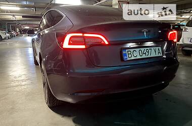 Седан Tesla Model 3 2020 в 