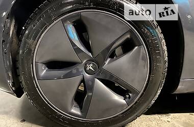 Седан Tesla Model 3 2020 в 