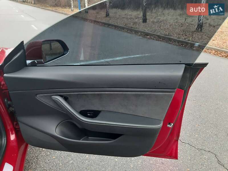 Седан Tesla Model 3 2019 в Дніпрі