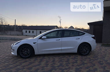 Седан Tesla Model 3 2021 в 