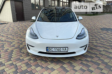 Седан Tesla Model 3 2021 в Умани