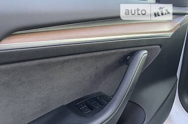 Седан Tesla Model 3 2021 в 