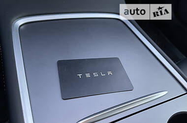 Седан Tesla Model 3 2021 в 