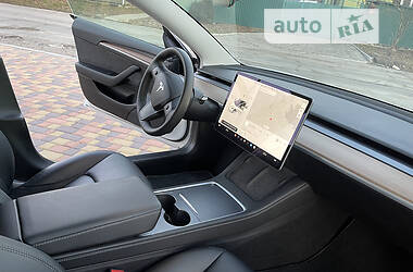 Седан Tesla Model 3 2021 в 