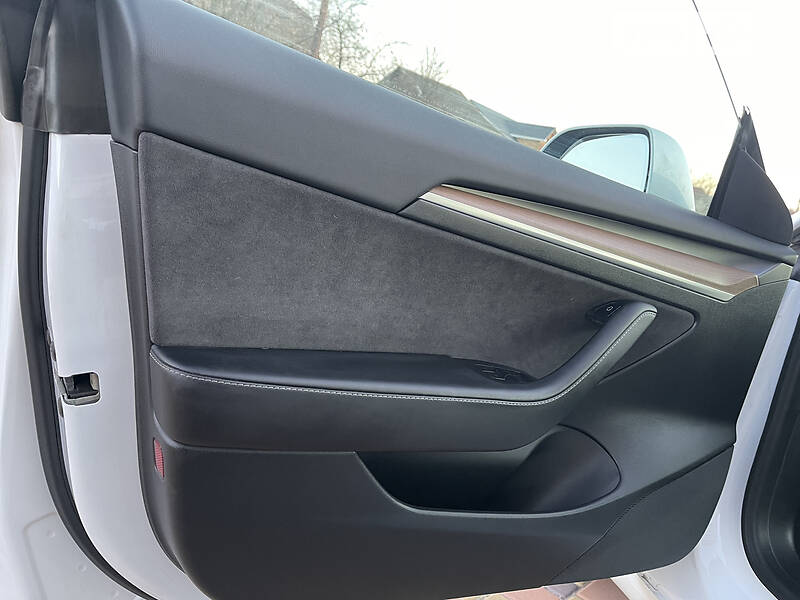 Седан Tesla Model 3 2021 в Львове
