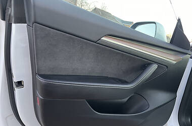 Седан Tesla Model 3 2021 в 