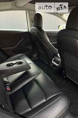 Седан Tesla Model 3 2019 в 