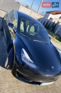 Седан Tesla Model 3 2019 в Долине