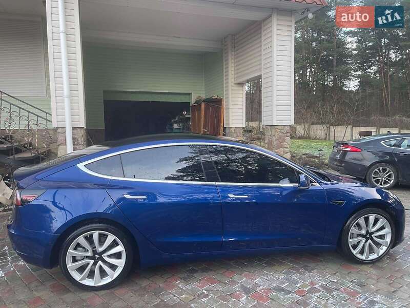 Седан Tesla Model 3 2020 в Львові