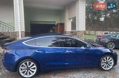 Седан Tesla Model 3 2020 в 