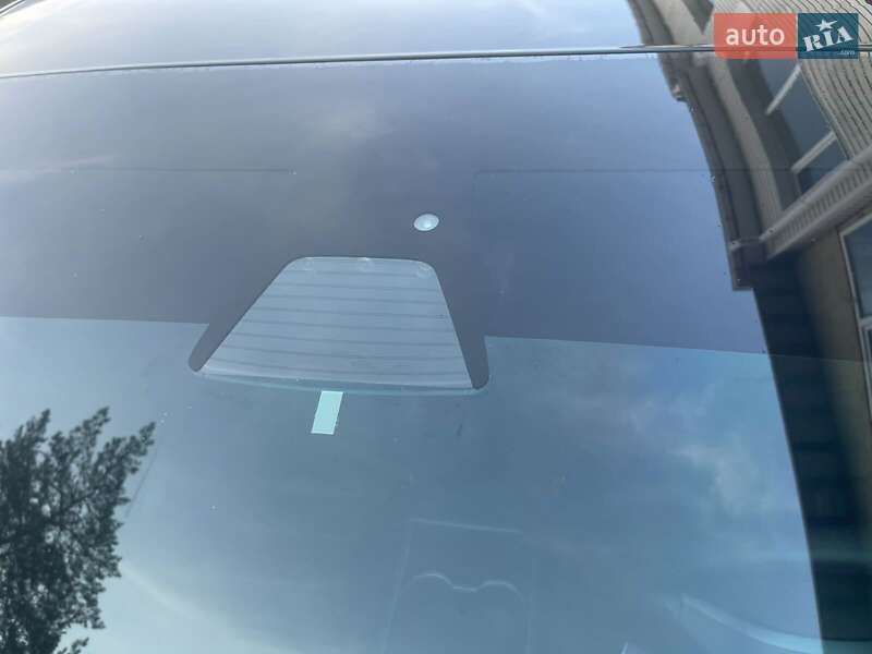 Седан Tesla Model 3 2020 в Львові