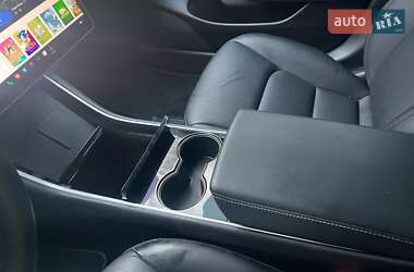 Седан Tesla Model 3 2020 в 