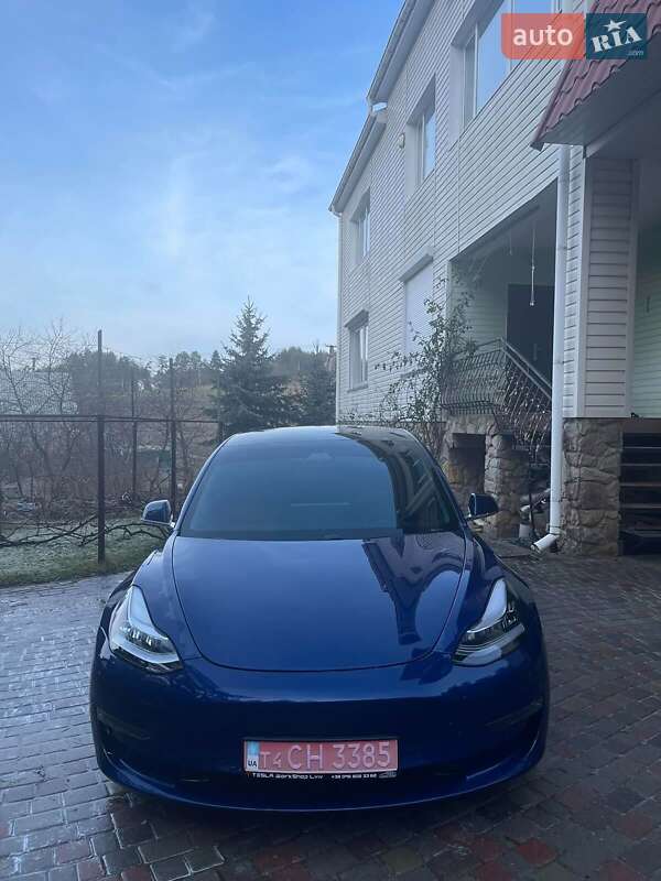 Седан Tesla Model 3 2020 в Львові