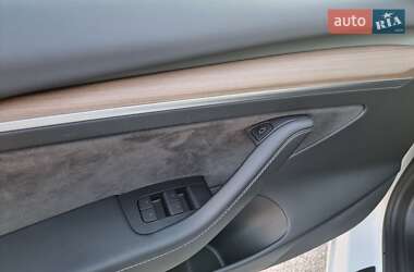 Седан Tesla Model 3 2021 в Кропивницком
