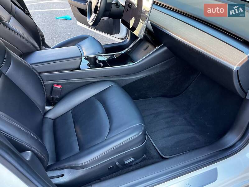 Седан Tesla Model 3 2018 в Одессе