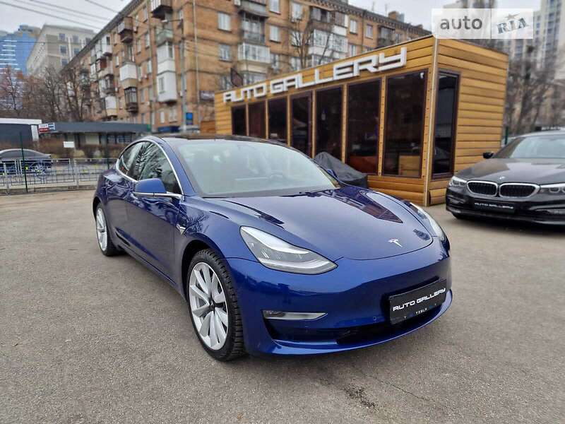 Седан Tesla Model 3 2019 в Киеве