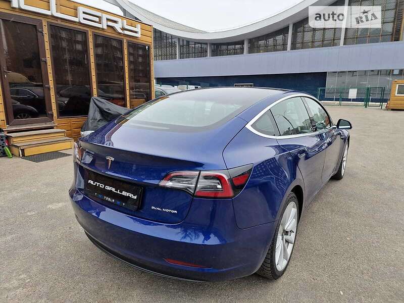 Седан Tesla Model 3 2019 в Киеве