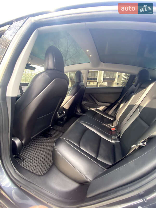 Седан Tesla Model 3 2018 в Дніпрі