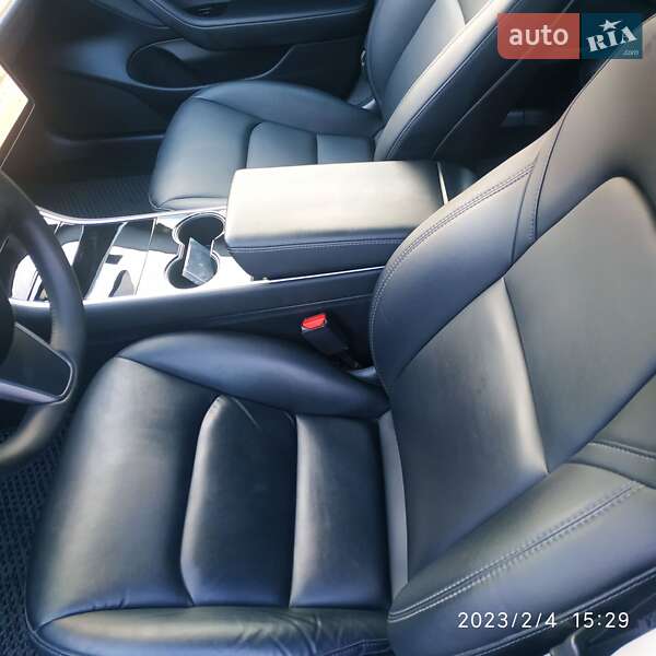 Седан Tesla Model 3 2019 в Кременчуці