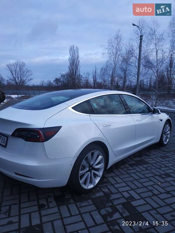 Седан Tesla Model 3 2019 в Кременчуці