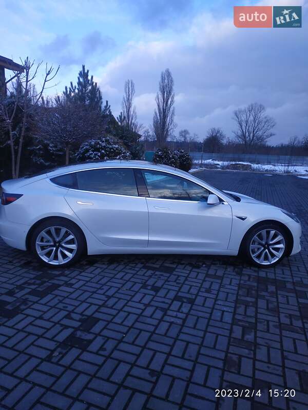 Седан Tesla Model 3 2019 в Кременчуці