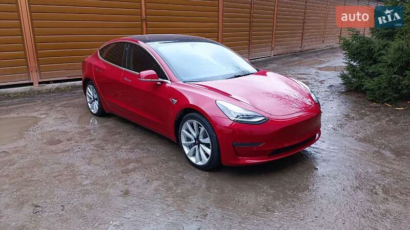 Седан Tesla Model 3 2018 в Киеве