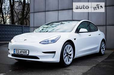 Седан Tesla Model 3 2021 в 
