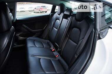 Седан Tesla Model 3 2021 в 