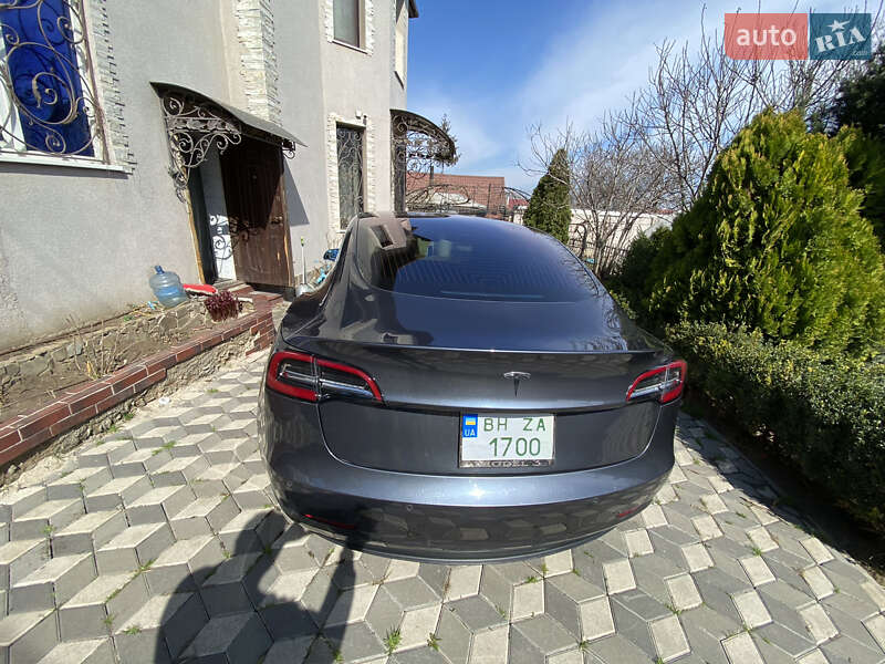 Седан Tesla Model 3 2018 в Одесі