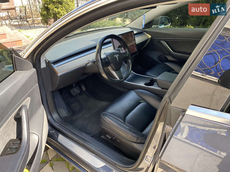 Седан Tesla Model 3 2018 в Одесі