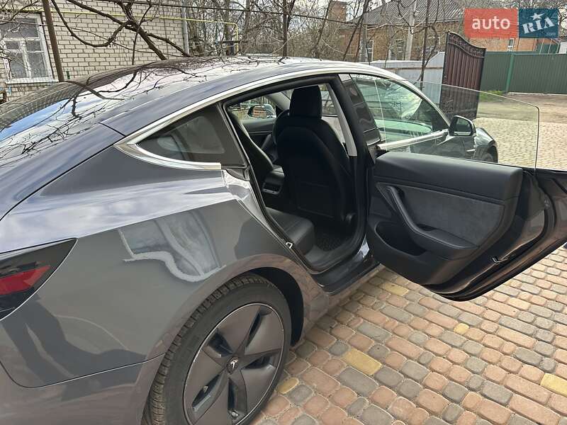 Седан Tesla Model 3 2018 в Кропивницком