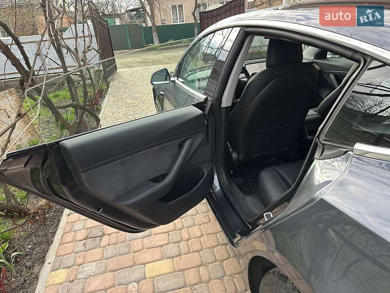Седан Tesla Model 3 2018 в Кропивницком