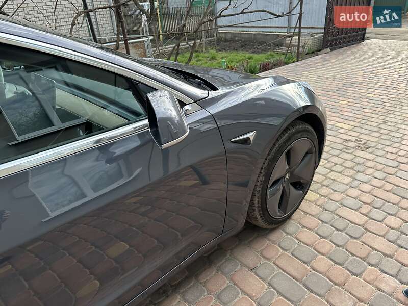 Седан Tesla Model 3 2018 в Кропивницком