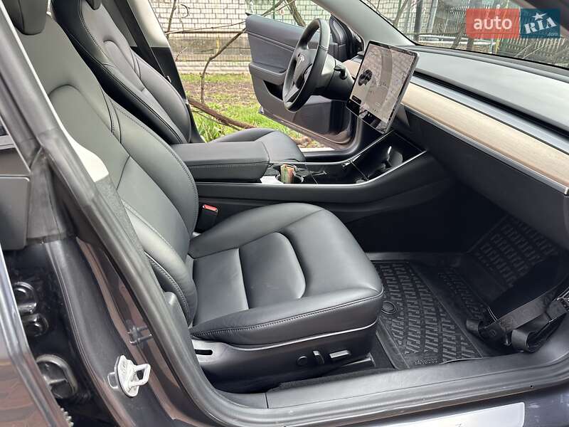 Седан Tesla Model 3 2018 в Кропивницком