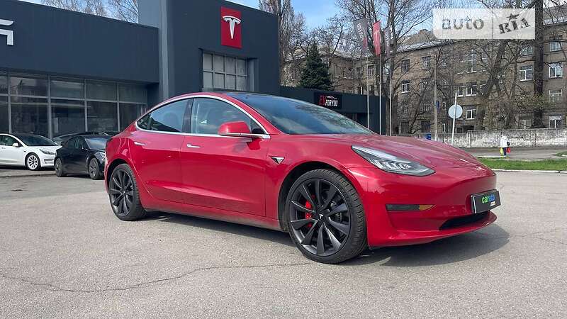 Седан Tesla Model 3 2019 в 