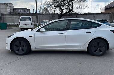 Седан Tesla Model 3 2021 в 