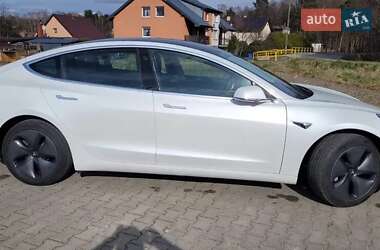 Седан Tesla Model 3 2020 в Львове