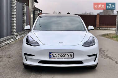 Седан Tesla Model 3 2021 в 