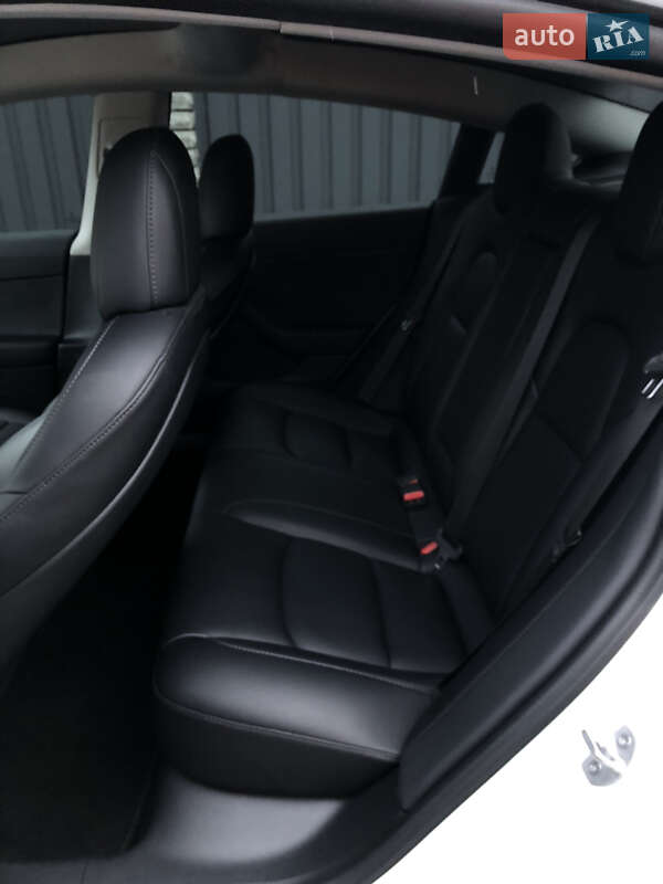 Седан Tesla Model 3 2021 в Києві