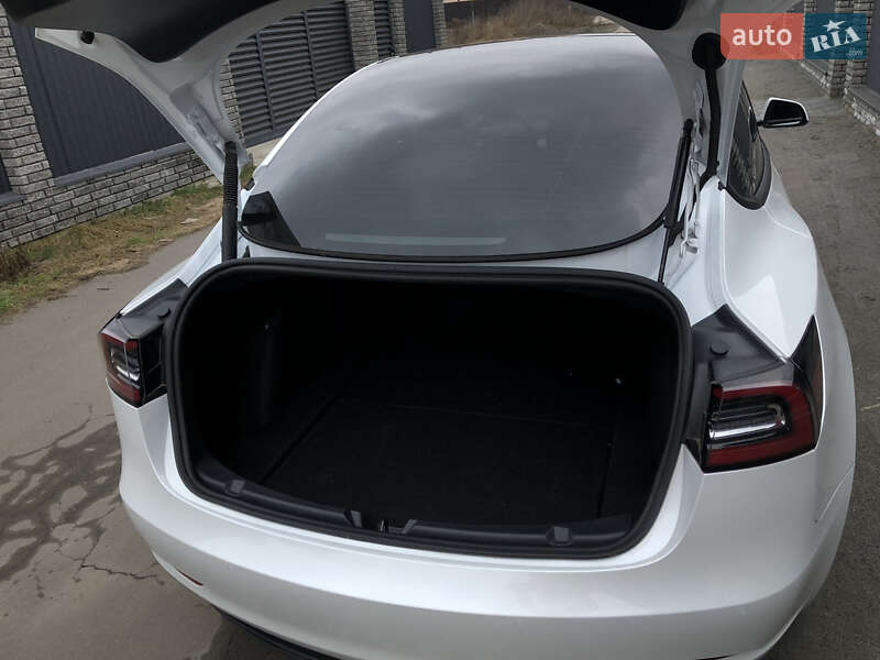 Седан Tesla Model 3 2021 в Києві