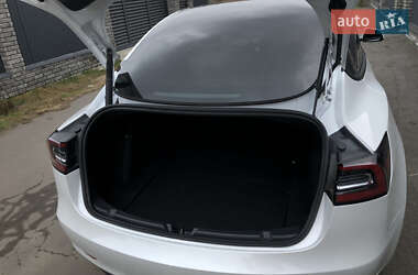 Седан Tesla Model 3 2021 в 