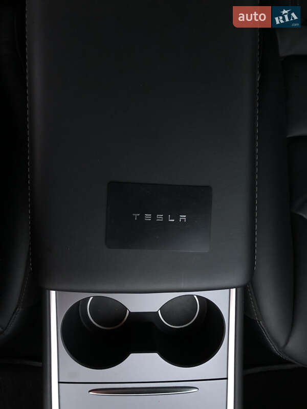 Седан Tesla Model 3 2021 в Києві
