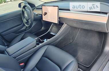 Седан Tesla Model 3 2020 в 
