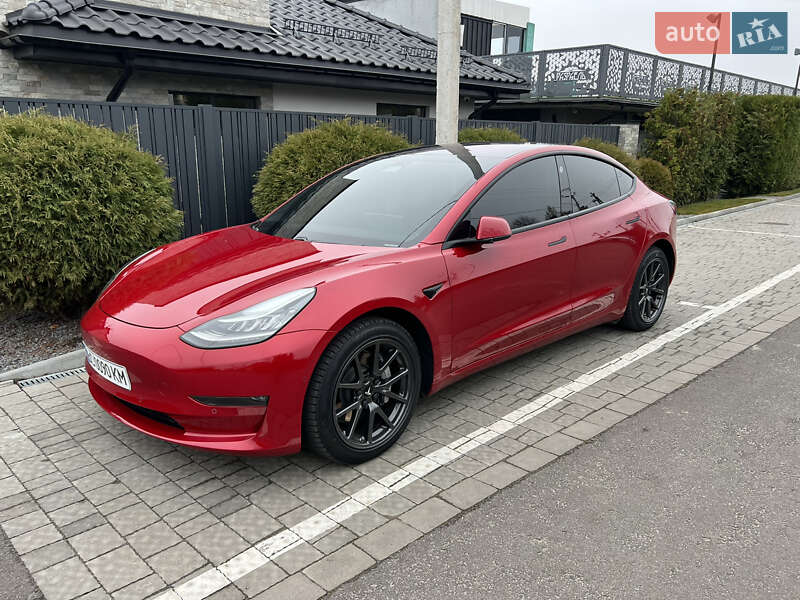 Седан Tesla Model 3 2019 в Львові
