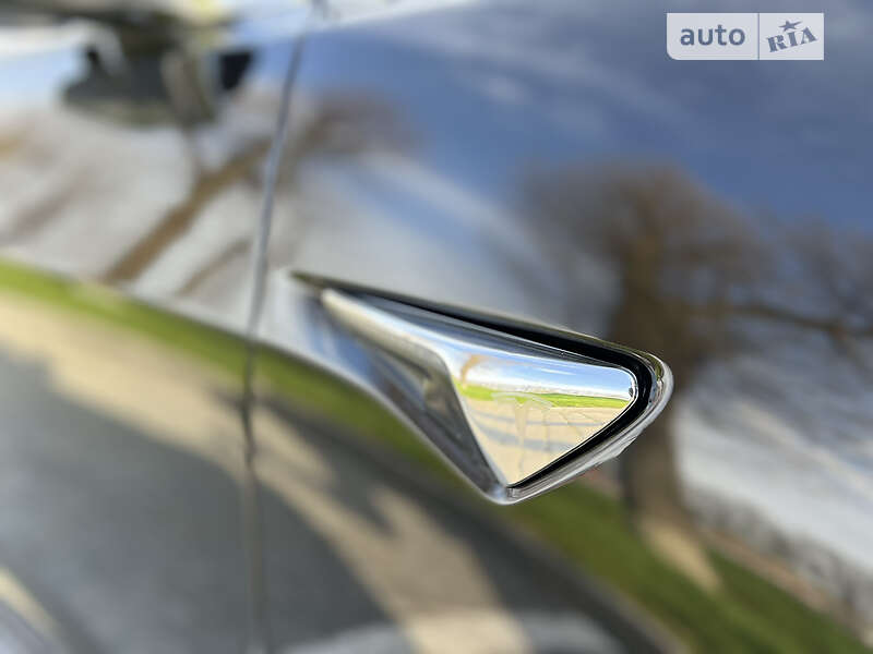 Седан Tesla Model 3 2019 в Виннице