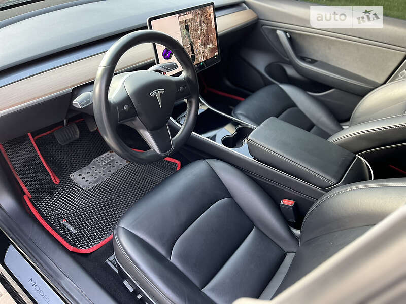 Седан Tesla Model 3 2019 в Виннице