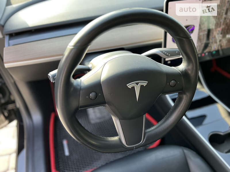 Седан Tesla Model 3 2019 в Виннице