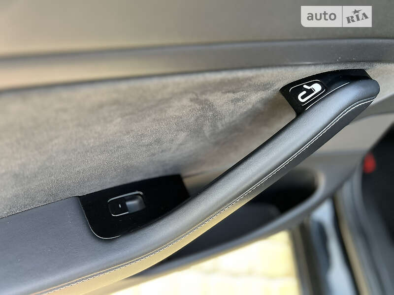 Седан Tesla Model 3 2019 в Виннице