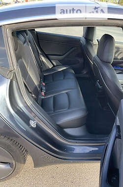 Седан Tesla Model 3 2018 в Буче