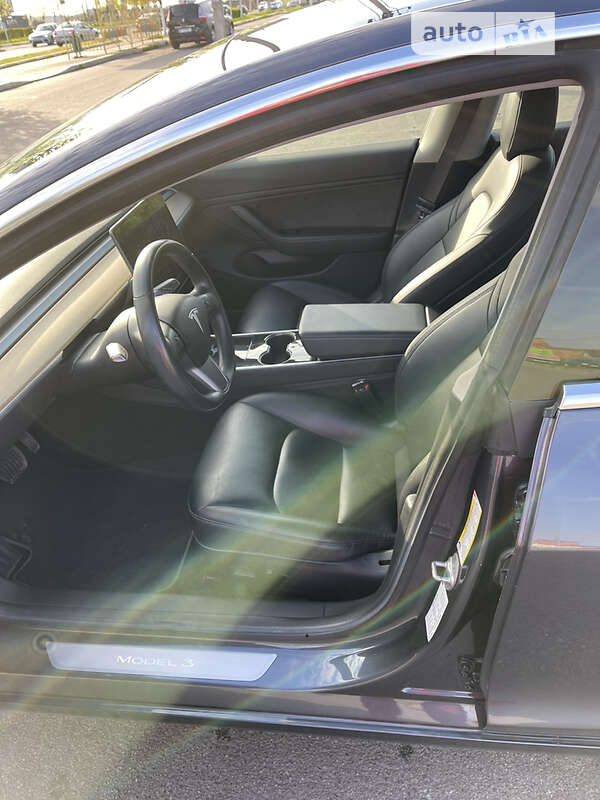 Седан Tesla Model 3 2018 в Буче